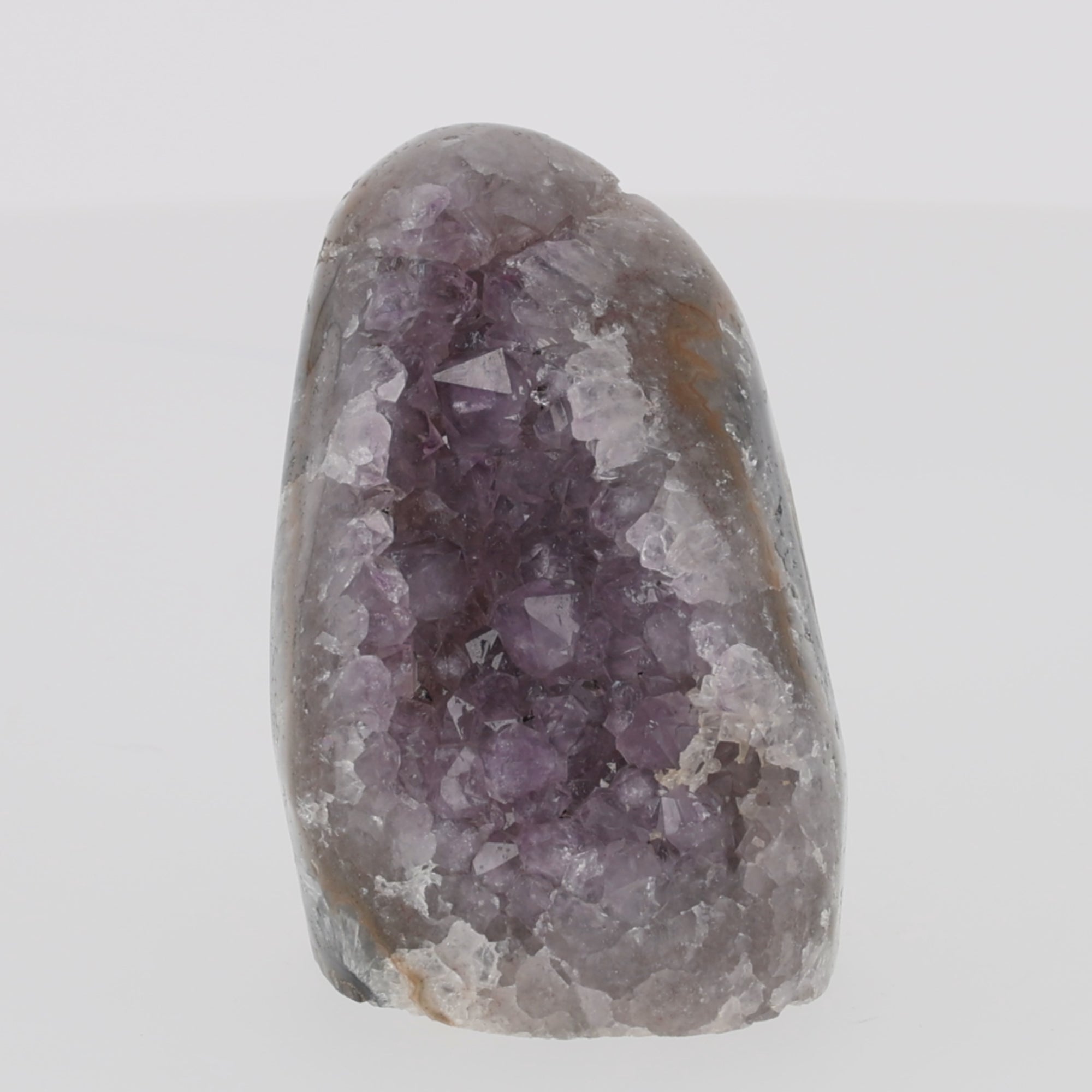 Video laden: Amethyst aus Uruguay – Natürliches Einzelstück mit ausdrucksstarker Kristallkammer 703g (#671)