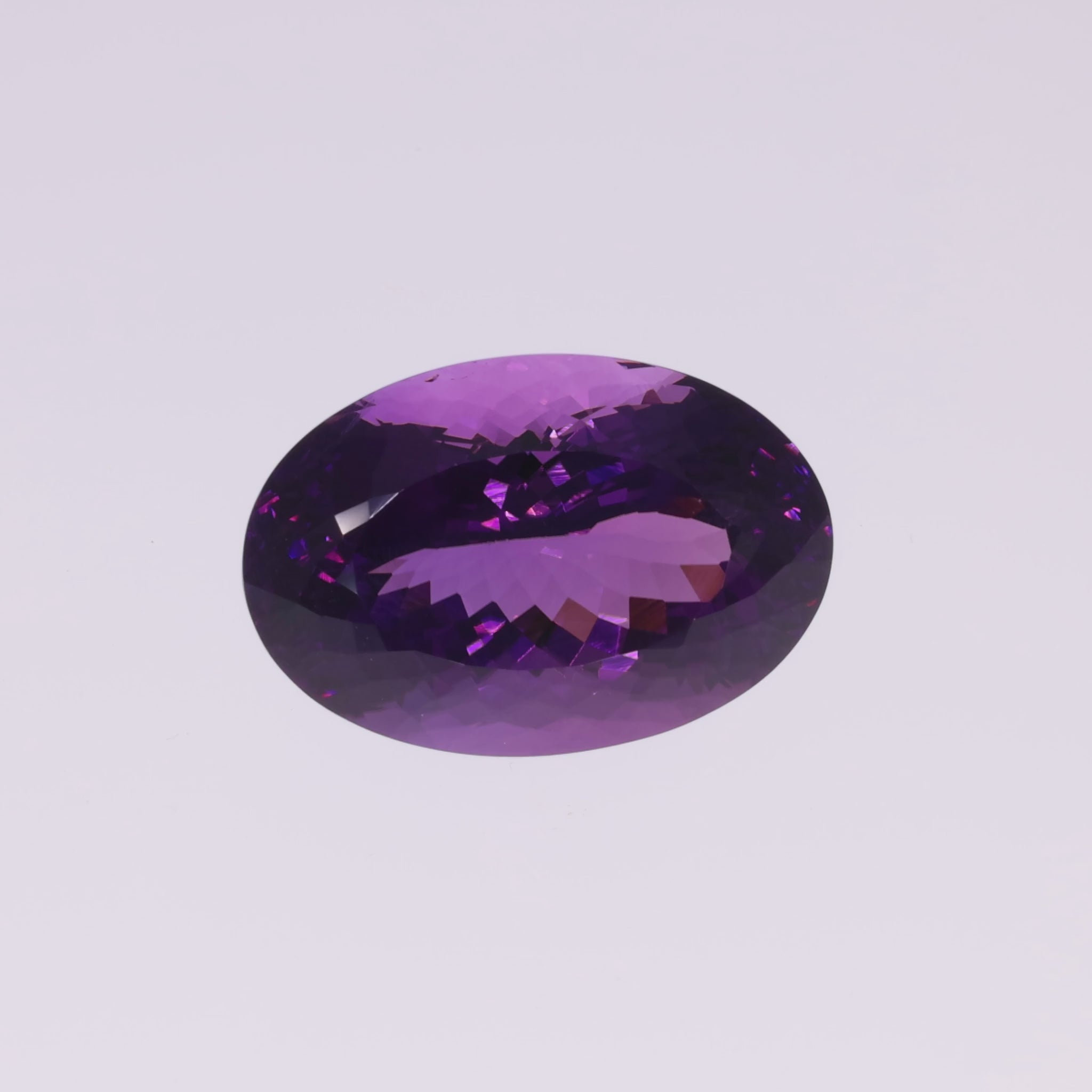 Video laden: 41,75 ct Amethyst Ovalschliff - Leuchtendes Violett - Premium Reinheit aus Brasilien