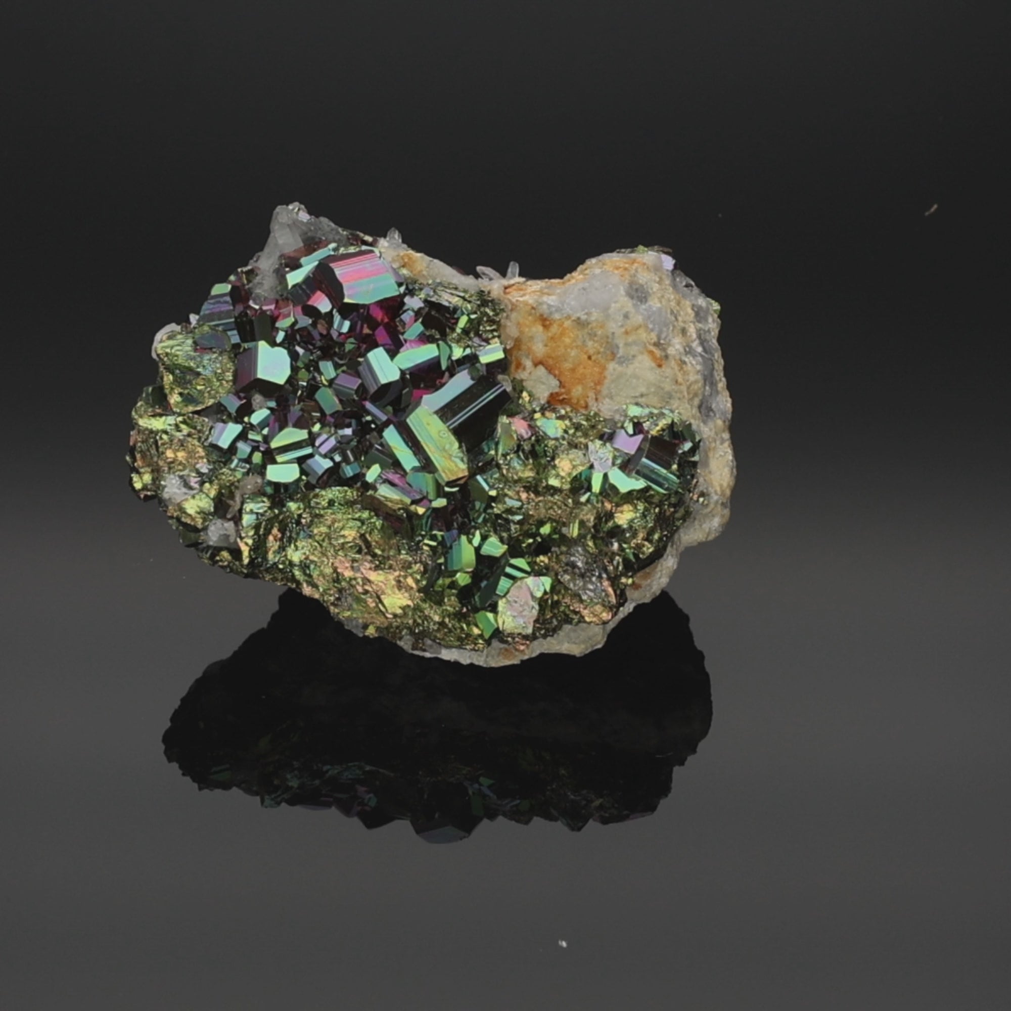 Video laden: Aurora Rift – Rainbow Pyrit aus Borneo, Indonesien – 174,24 g – Mineralien-Unikat (#1075)