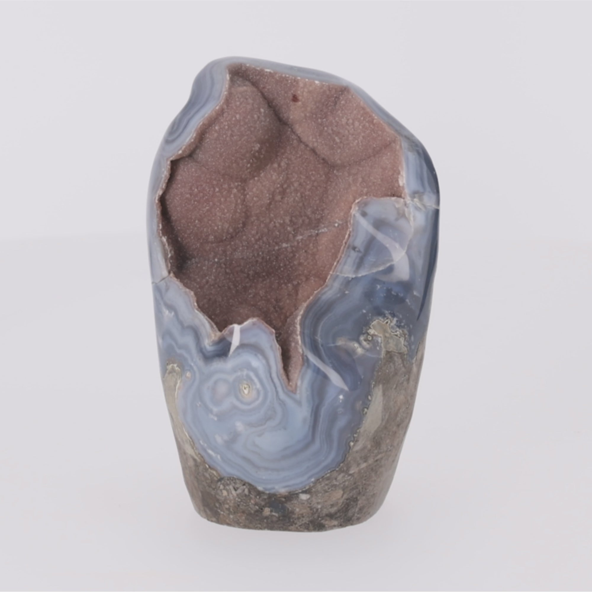Video laden: Blue Rosé ✦ Amethyst-Druse mit Achatbänderung aus Uruguay | 1.269 g (#838)