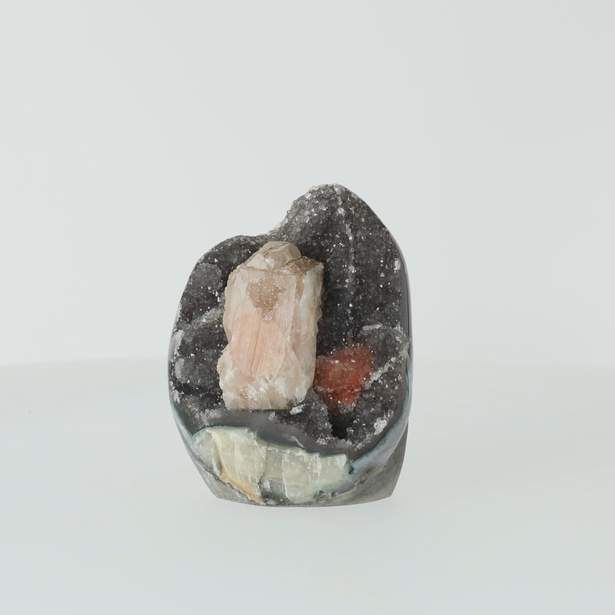 Load video: Elysian – Amethyst-Geode mit Calcit-Kristall (#391)
