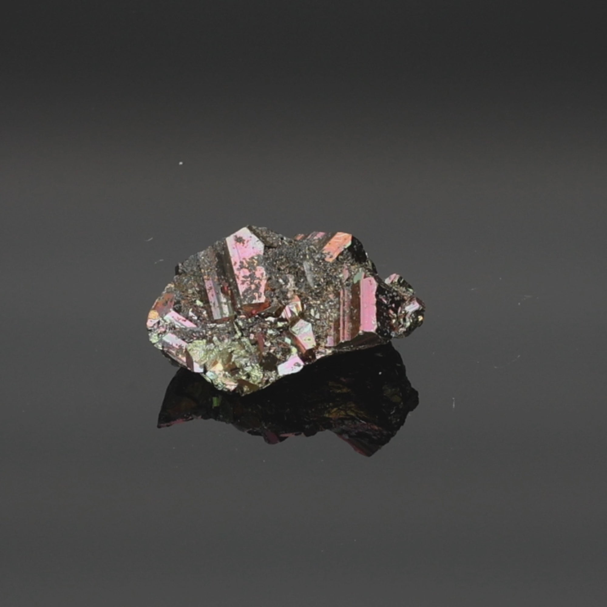 Load video: Prism Surge – Rainbow Pyrit aus Borneo, Indonesien – 58,23 g – Mineralien-Unikat (#1097)