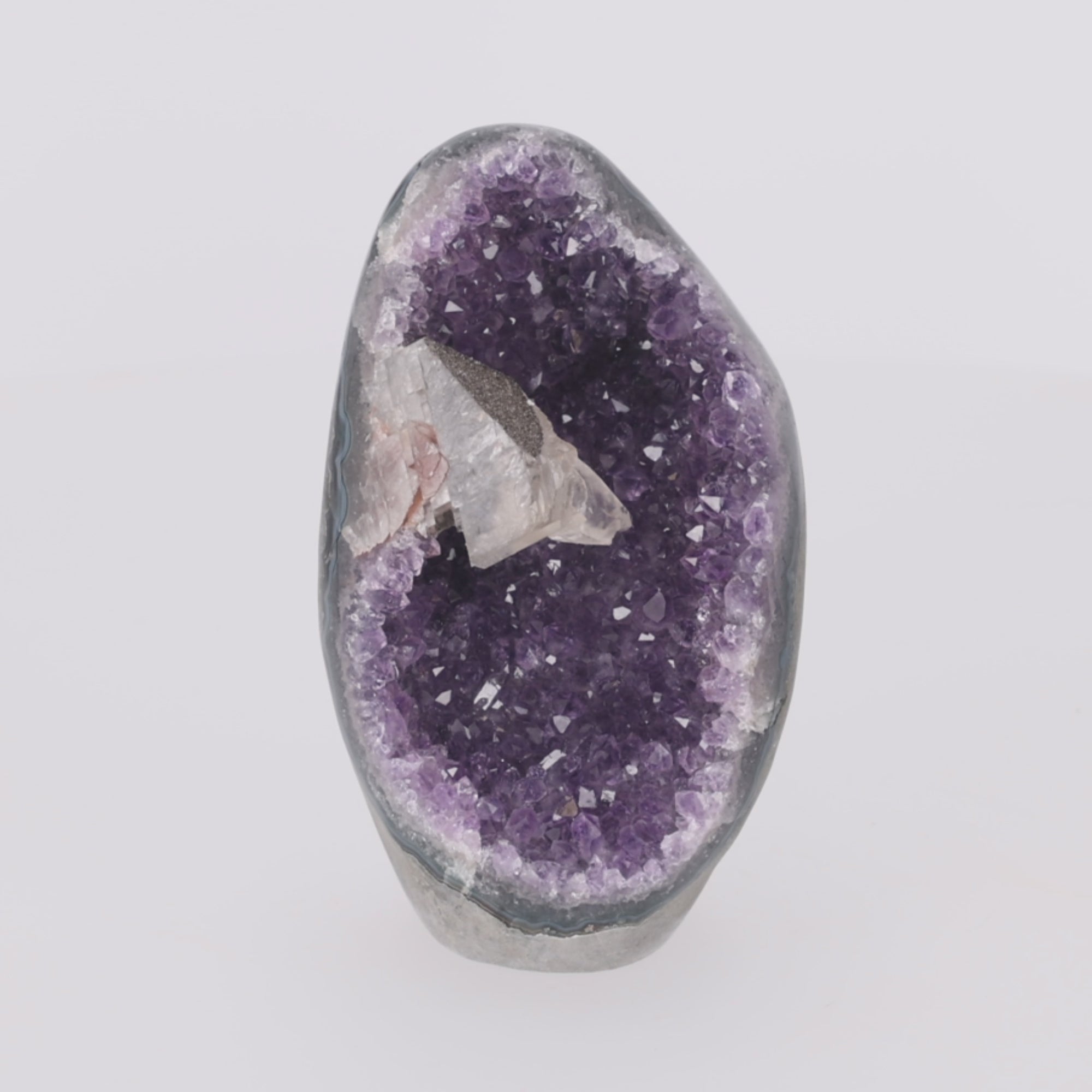 Load video: Purple Crest ✦ Amethystdruse mit Calcit &amp; Turmalin | 1.064 g (#899)