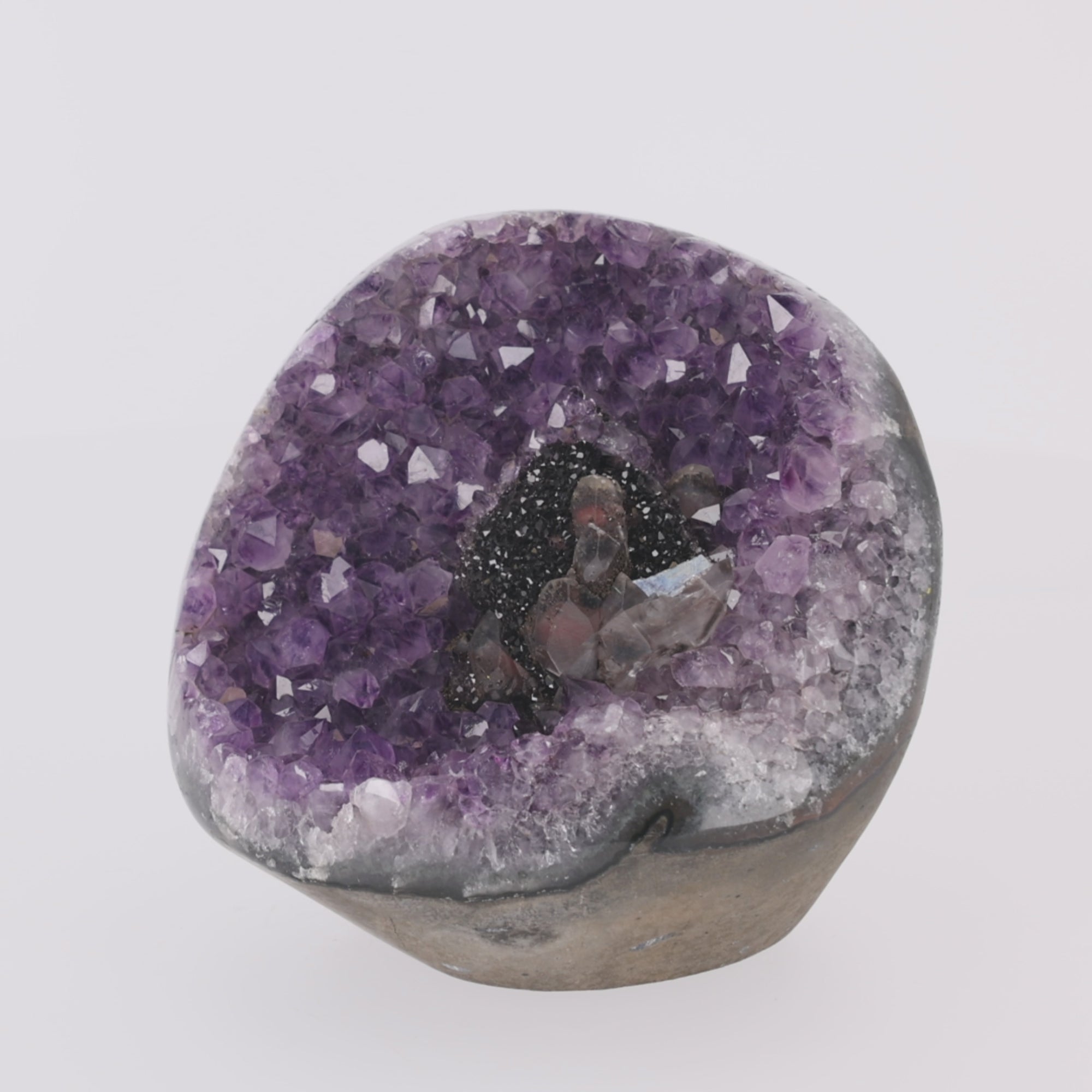 Video laden: Violet Noir ✦ Amethyst mit Calcit &amp; Turmalin aus Uruguay | 2.859 g  (#786)
