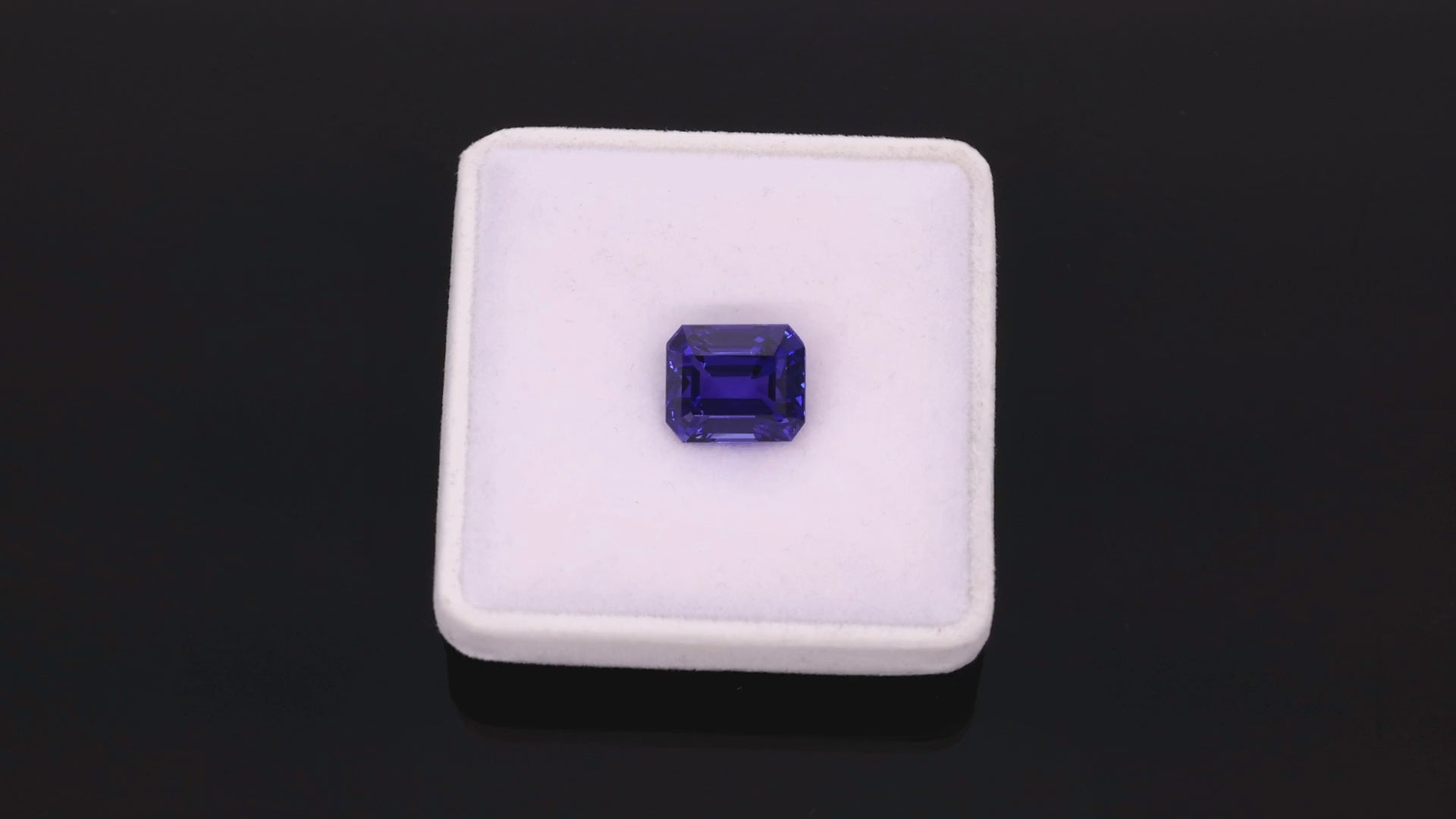 Load video: Tanzanite "Royal Obsidian" 11.09 ct - Deep Violetish Blue - IGI Certified
