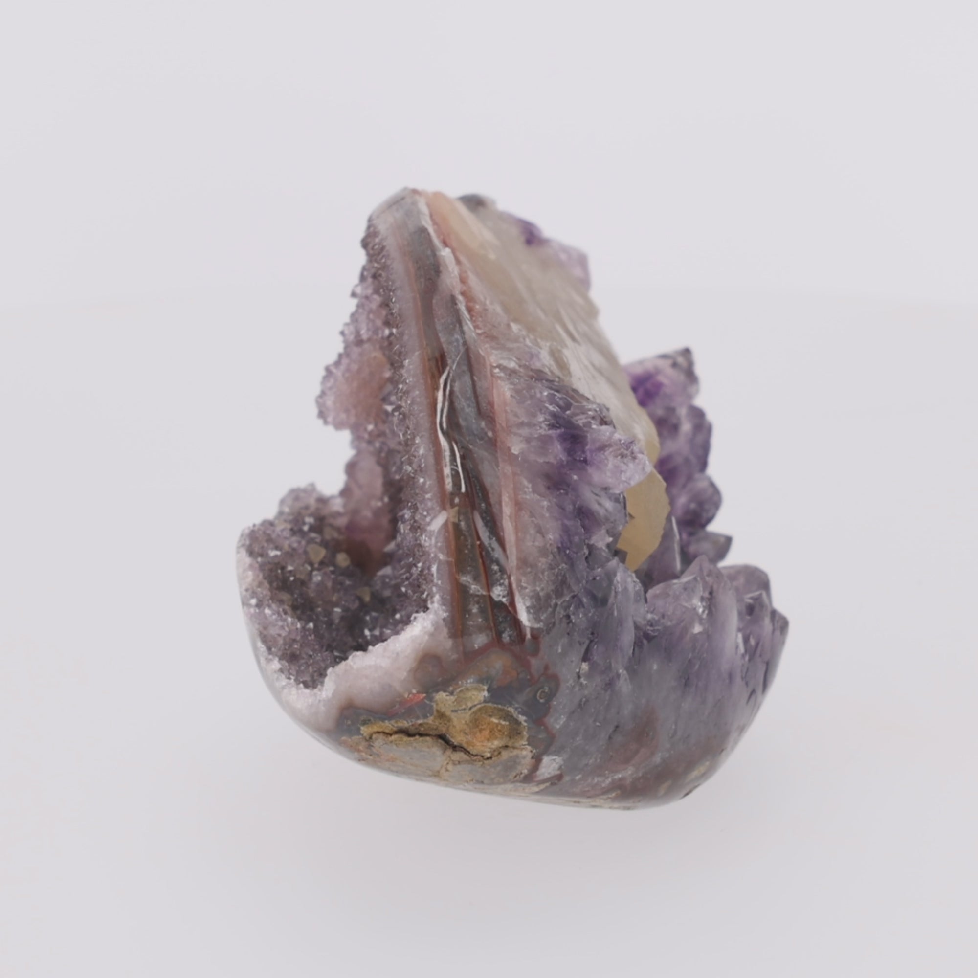 Video laden: Crystal Sail ✦ Amethyst mit markanter Calcit-Formation – 2284 g Kristall-Unikat (#967) (#967)