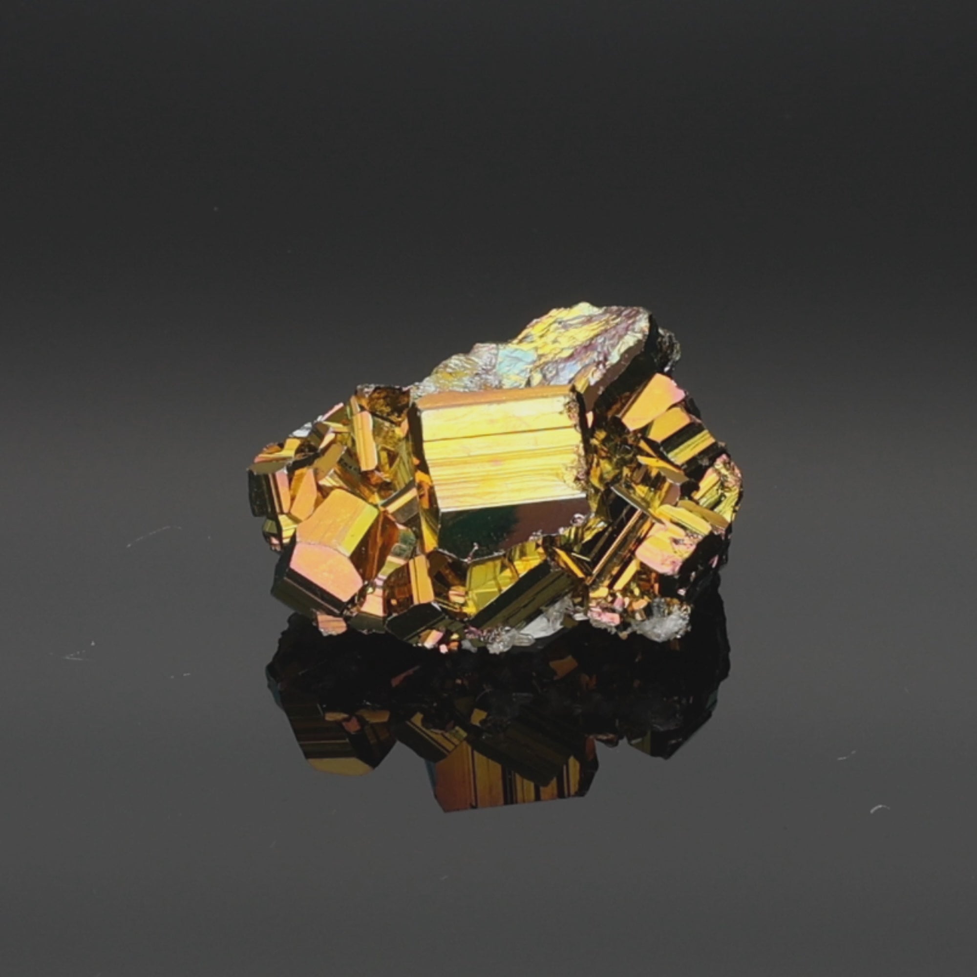 Load video: Solar Pulse – Rainbow Pyrit aus Borneo, Indonesien – 50,42 g – Mineralien-Unikat (#1114)